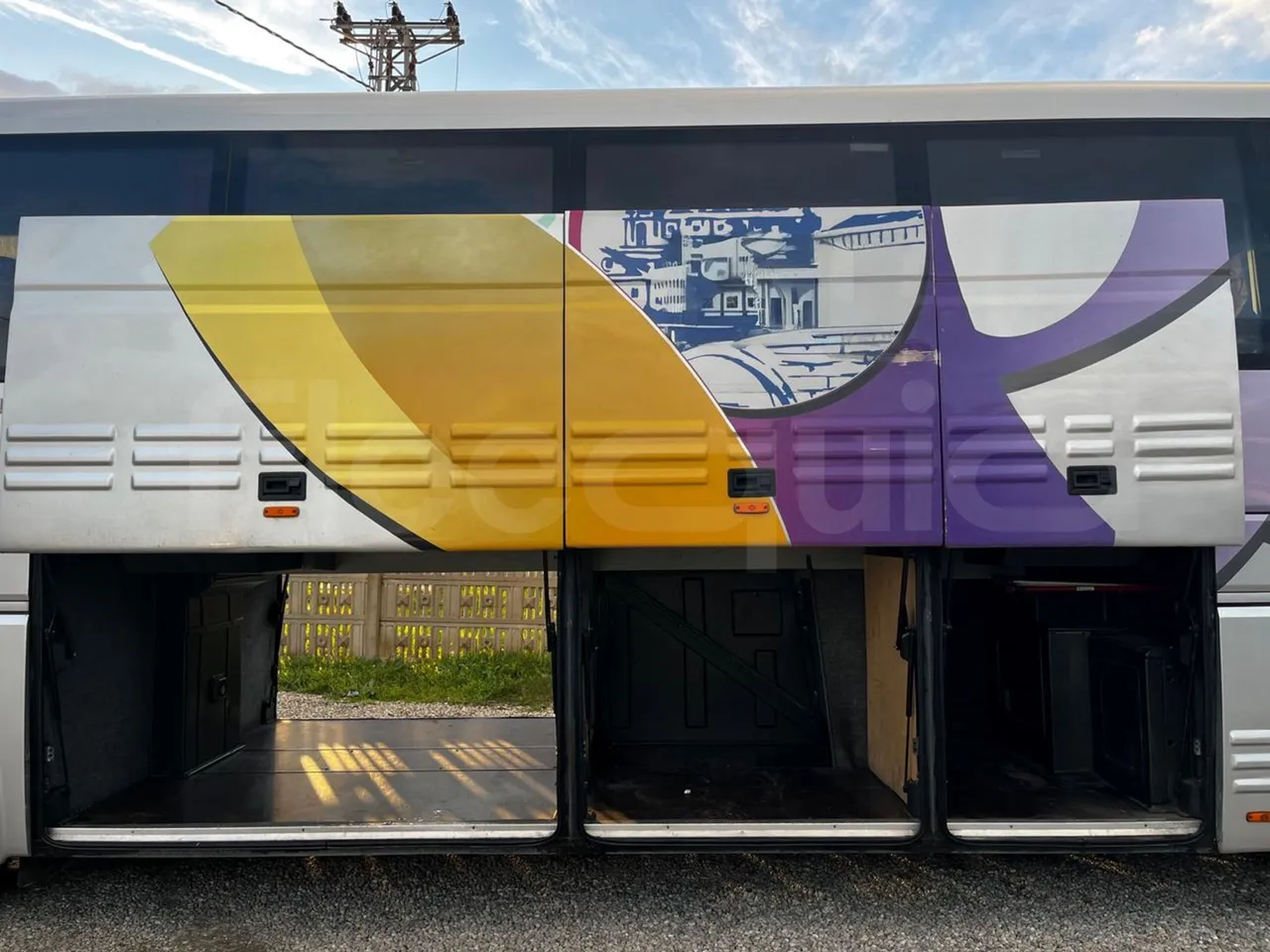 Iveco 380 12.38 - Euro2 - 276kW - 12mt - luggage rack photo