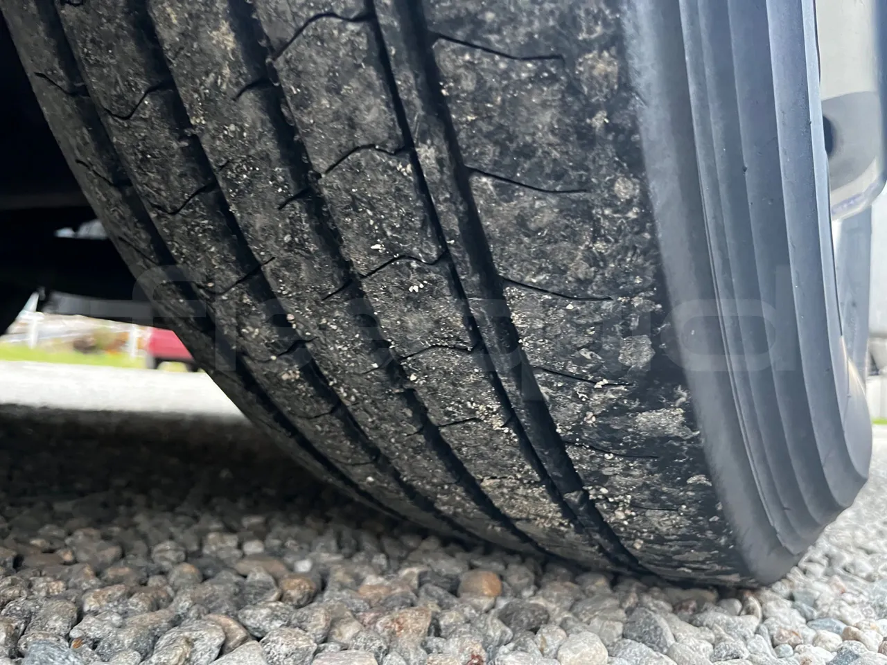 Iveco 380 12.38 - Euro2 - 276kW - 12mt - tread condition front tires right