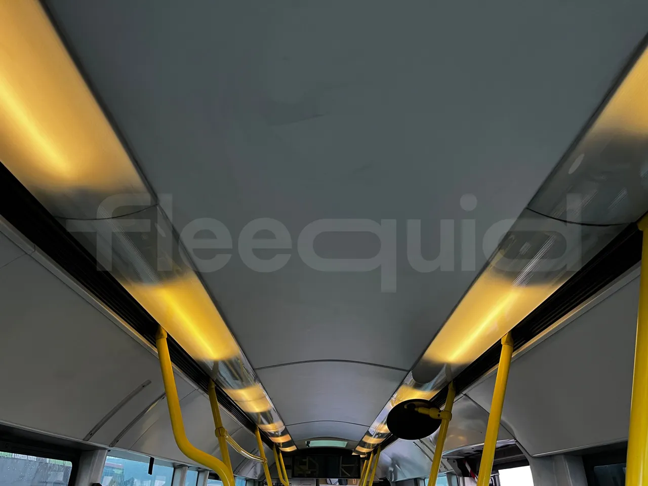 Iveco 380 12.38 - Euro2 - 276kW - 12mt - overhead compartments photo