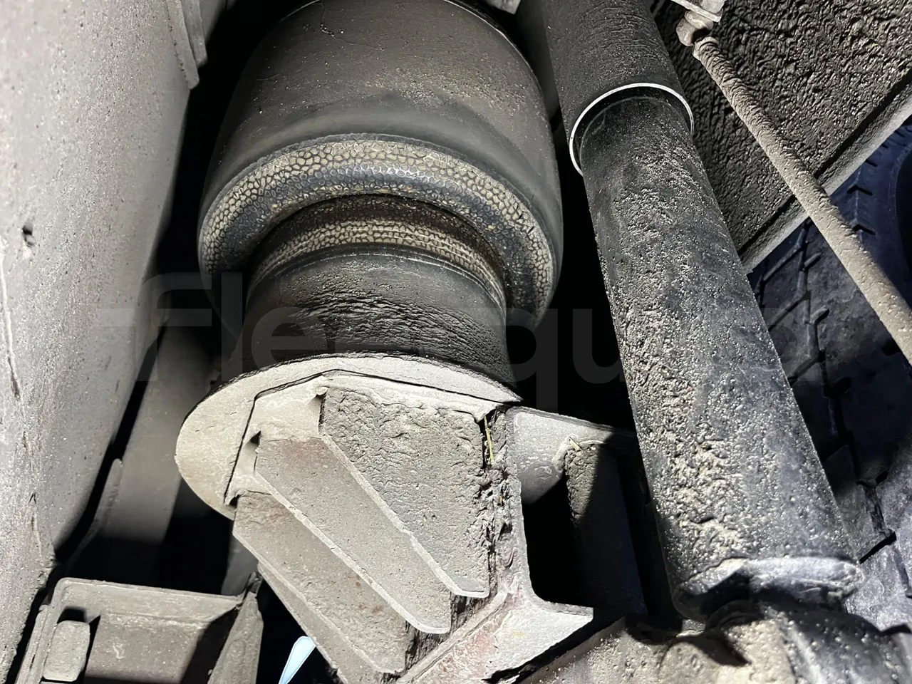 Iveco 380 12.38 - Euro2 - 276kW - 12mt - axle 2 shock absorbers 2 left