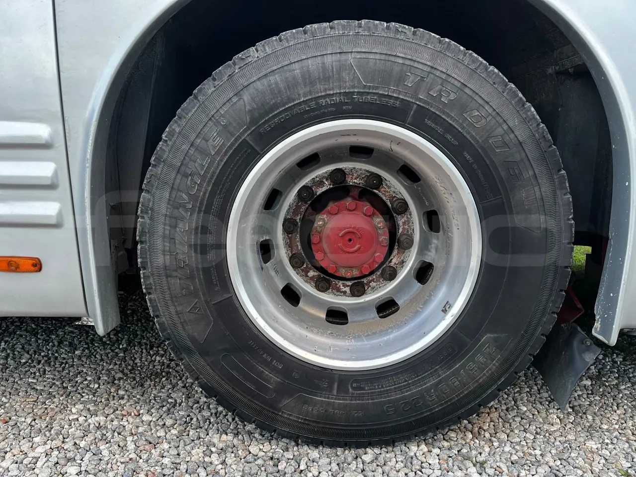 Iveco 380 12.38 - Euro2 - 276kW - 12mt - rear left tire photo