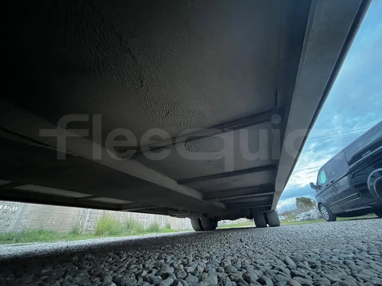 Iveco 380 12.38 - Euro2 - 276kW - 12mt - central undercarriage photo