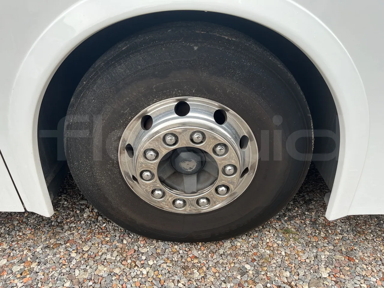 Volvo 9700 - First Axle Left Side: Complete Tyre
