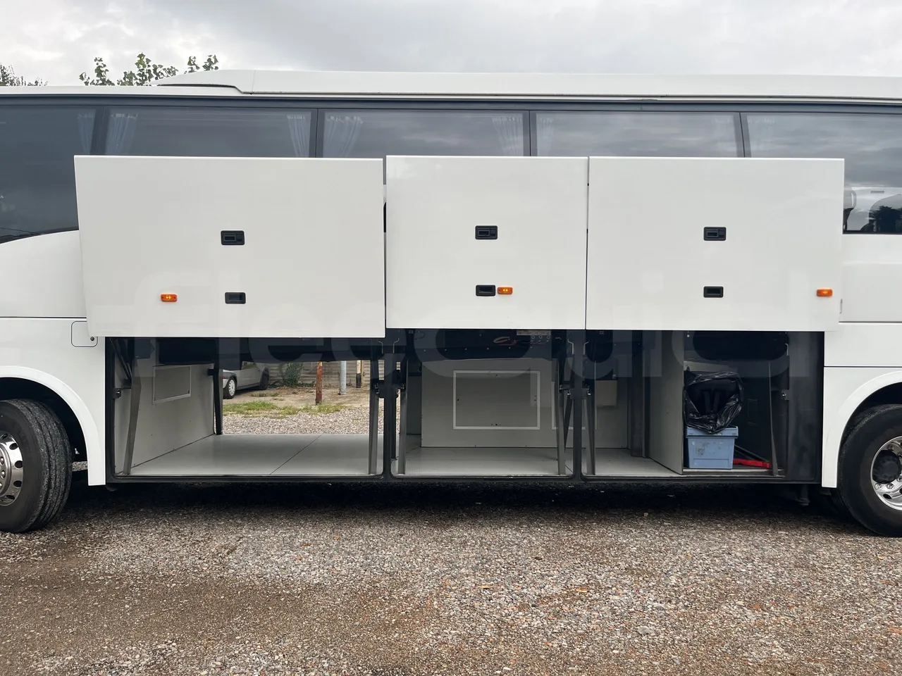 Volvo 9700 - Luggage Rack Left Side