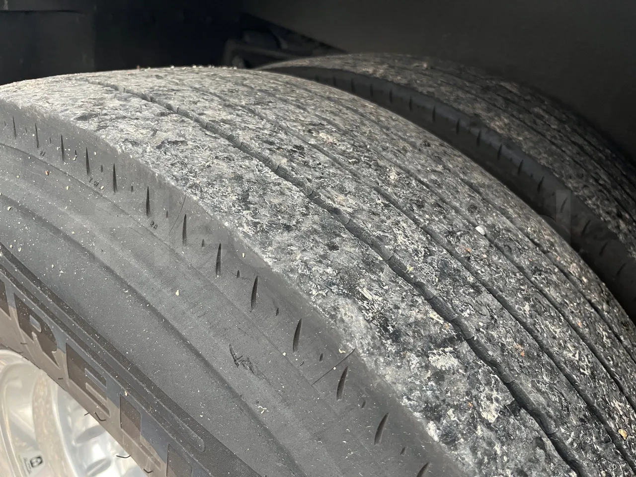 Volvo 9700 - Second Axle Left Side: Complete Wheel