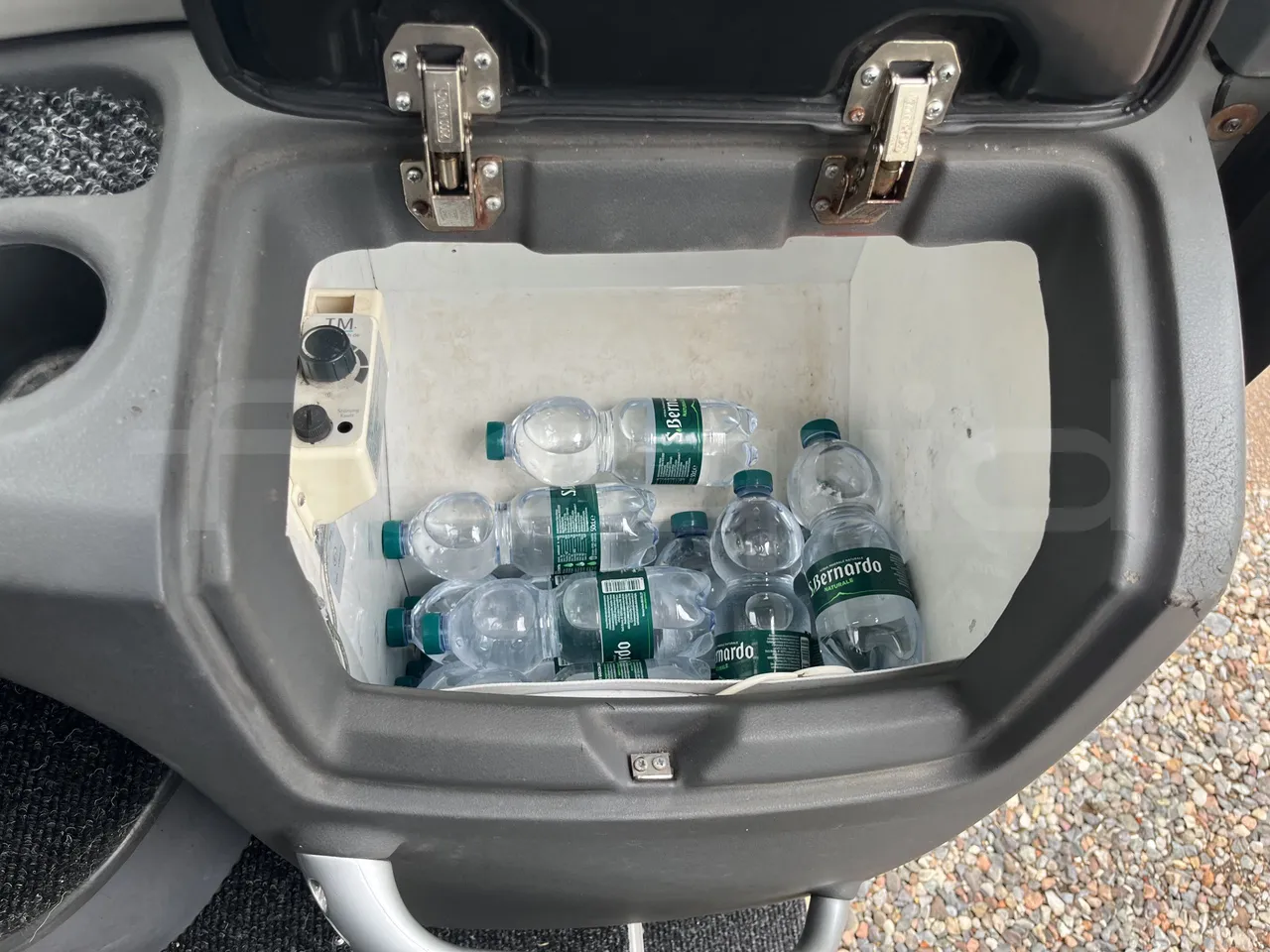 Volvo 9700 - Refrigerator