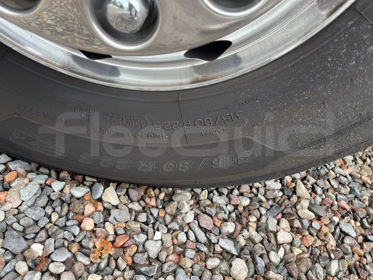 Volvo 9700 - Second Axle Right Side: Tyre Tread