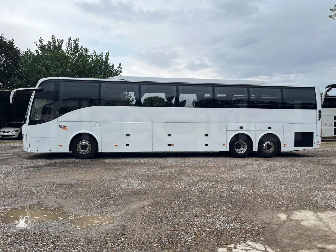 Volvo 9700 - Left Side
