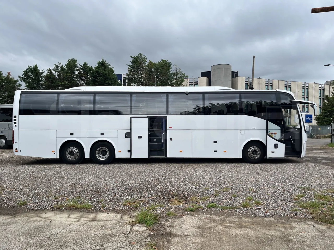 Volvo 9700 - Right Side Doors Open