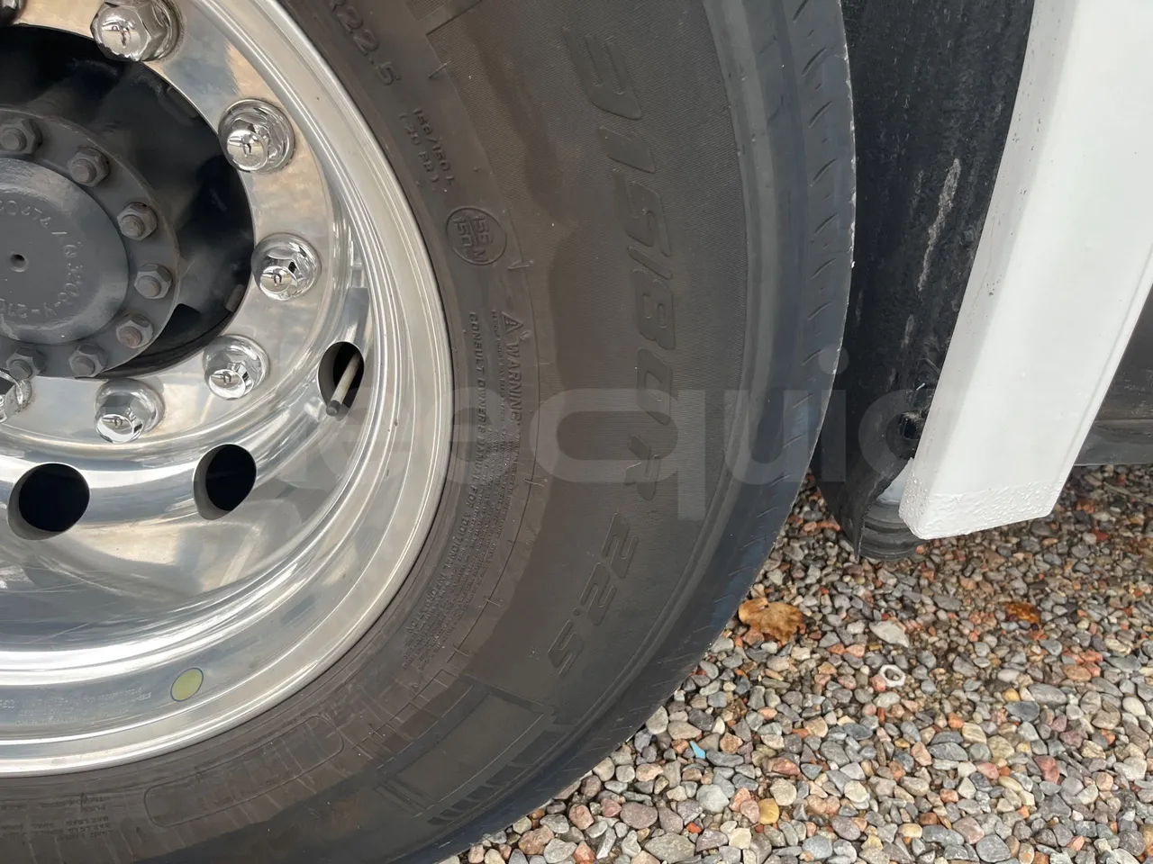 Volvo 9700 - Third Axle Left Side: Tyre Size