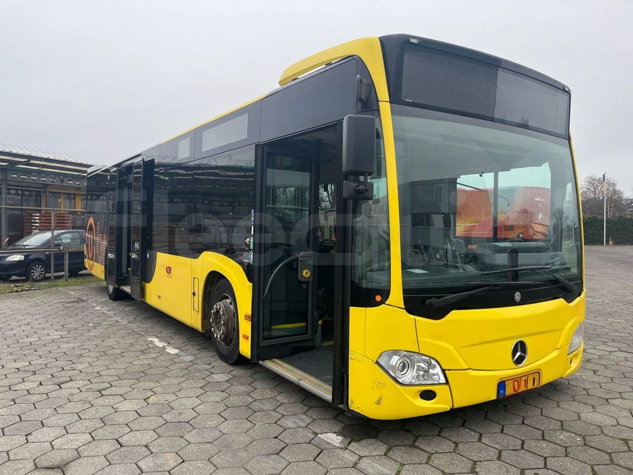 Mercedes-Benz Citaro 628 02 - Euro 6 - 220 kW - 12.140 mt - 3/4 right front doors open