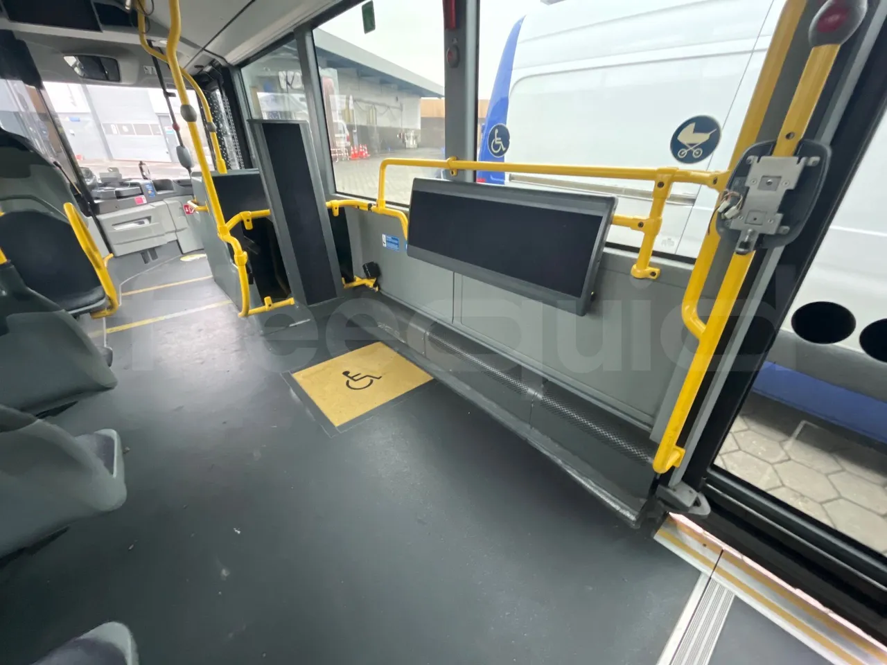 Mercedes-Benz Citaro 628 02 - Euro 6 - 220 kW - 12.140 mt - disabled area photo