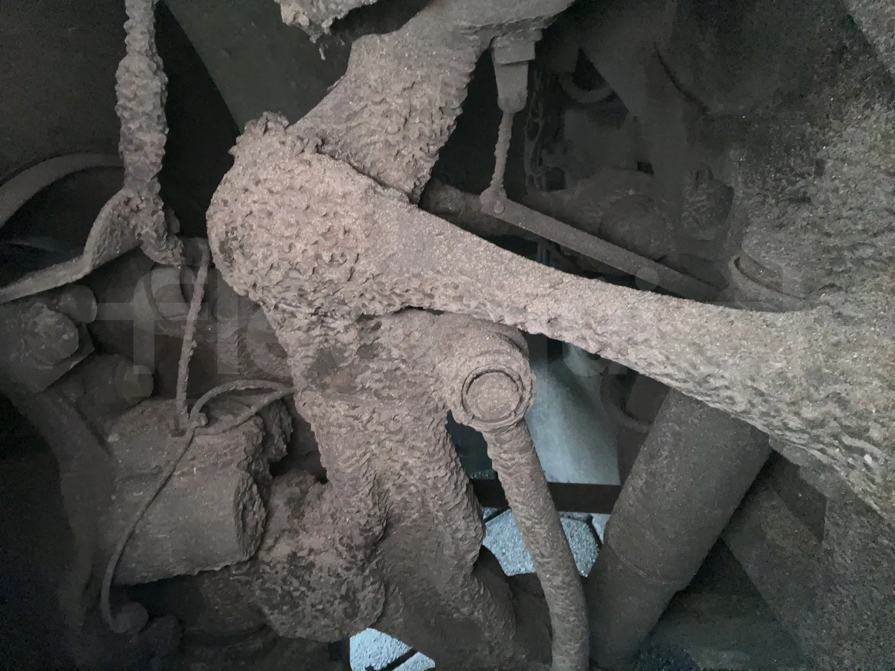 Mercedes-Benz Citaro 628 02 - Euro 6 - 220 kW - 12.140 mt - front shock absorbers left