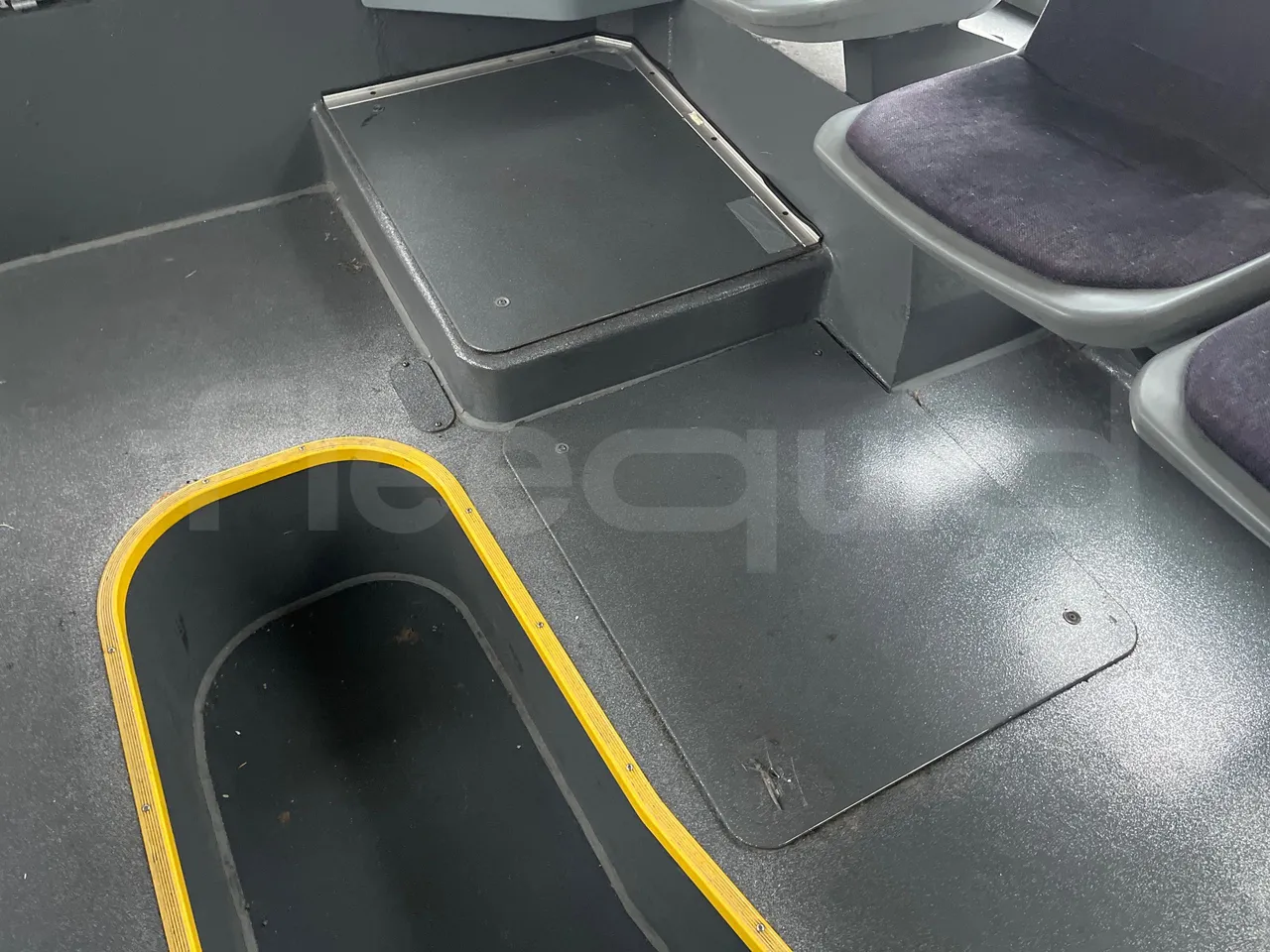 Mercedes-Benz Citaro 628 02 - Euro 6 - 220 kW - 12.140 mt - floor hatches photo