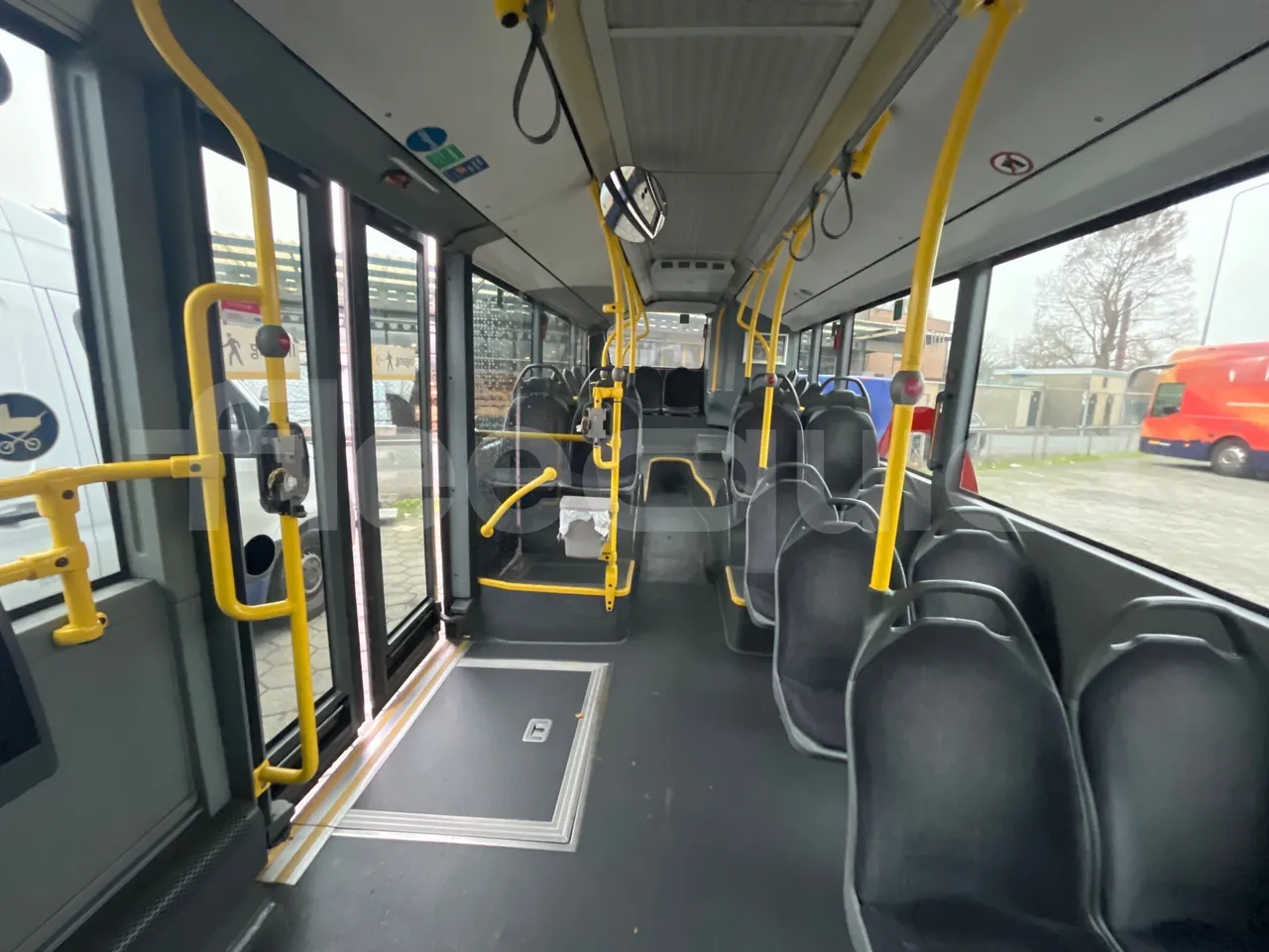 Mercedes-Benz Citaro 628 02 - Euro 6 - 220 kW - 12.140 mt - reverse view middle aisle