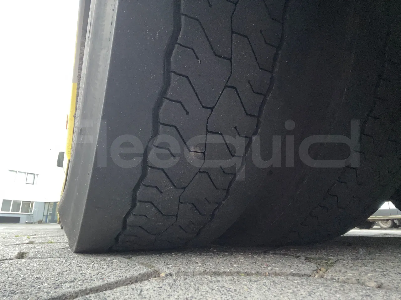 Mercedes-Benz Citaro 628 02 - Euro 6 - 220 kW - 12.140 mt - tread condition front tires left