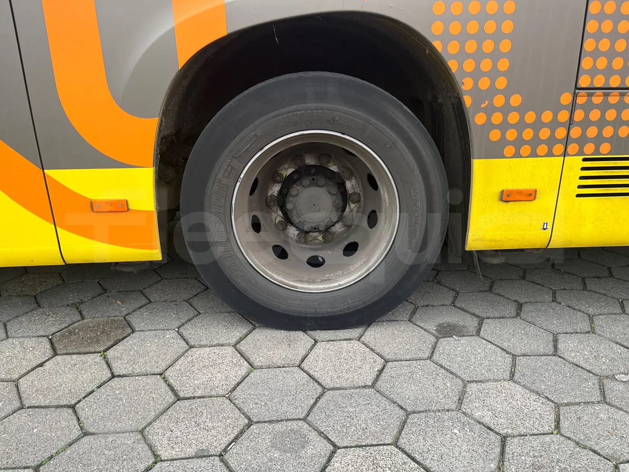 Mercedes-Benz Citaro 628 02 - Euro 6 - 220 kW - 12.140 mt - tread condition front tires right