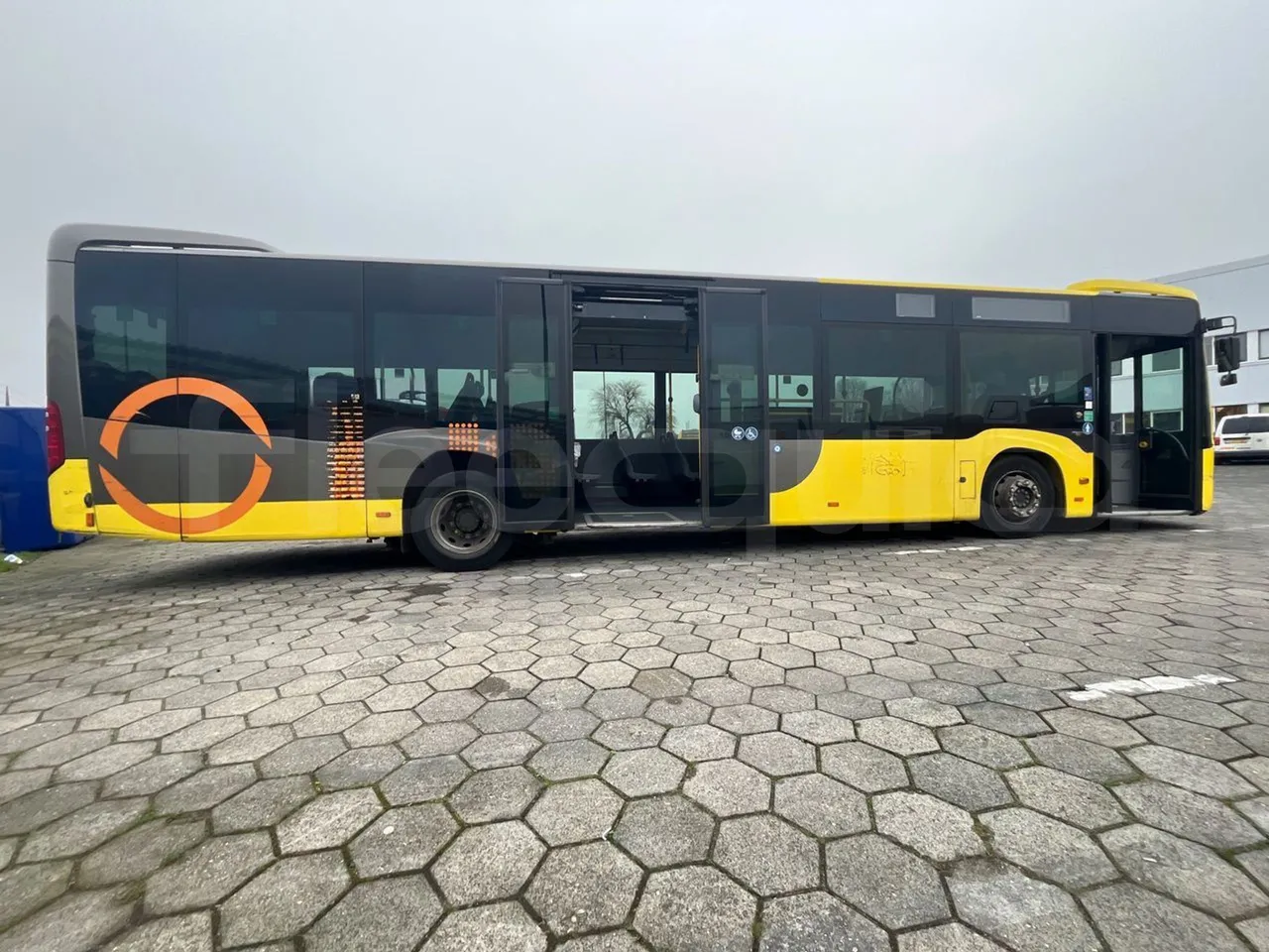 Mercedes-Benz Citaro 628 02 - Euro 6 - 220 kW - 12.140 mt - right side doors open