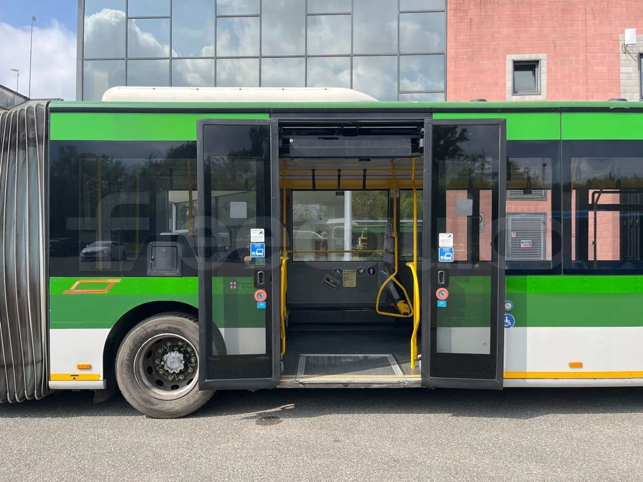 Mercedes-Benz Citaro G 0530 - Euro5 - 260kW - 17.940mt - front door 2 open