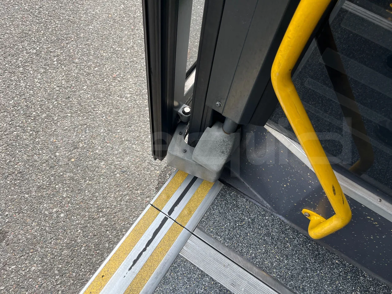 Mercedes-Benz Citaro G 0530 - Euro5 - 260kW - 17.940mt - door mechanism photo