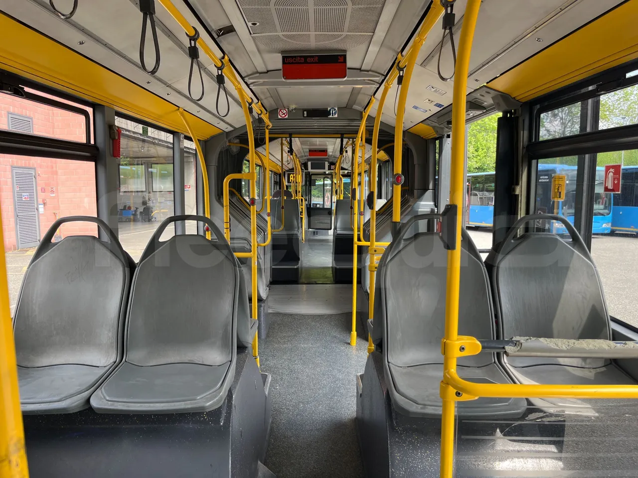 Mercedes-Benz Citaro G 0530 - Euro5 - 260kW - 17.940mt - forward view all seats last row height