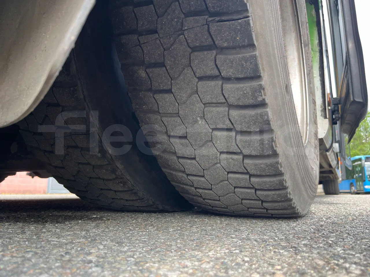 Mercedes-Benz Citaro G 0530 - Euro5 - 260kW - 17.940mt - tread condition front tires left