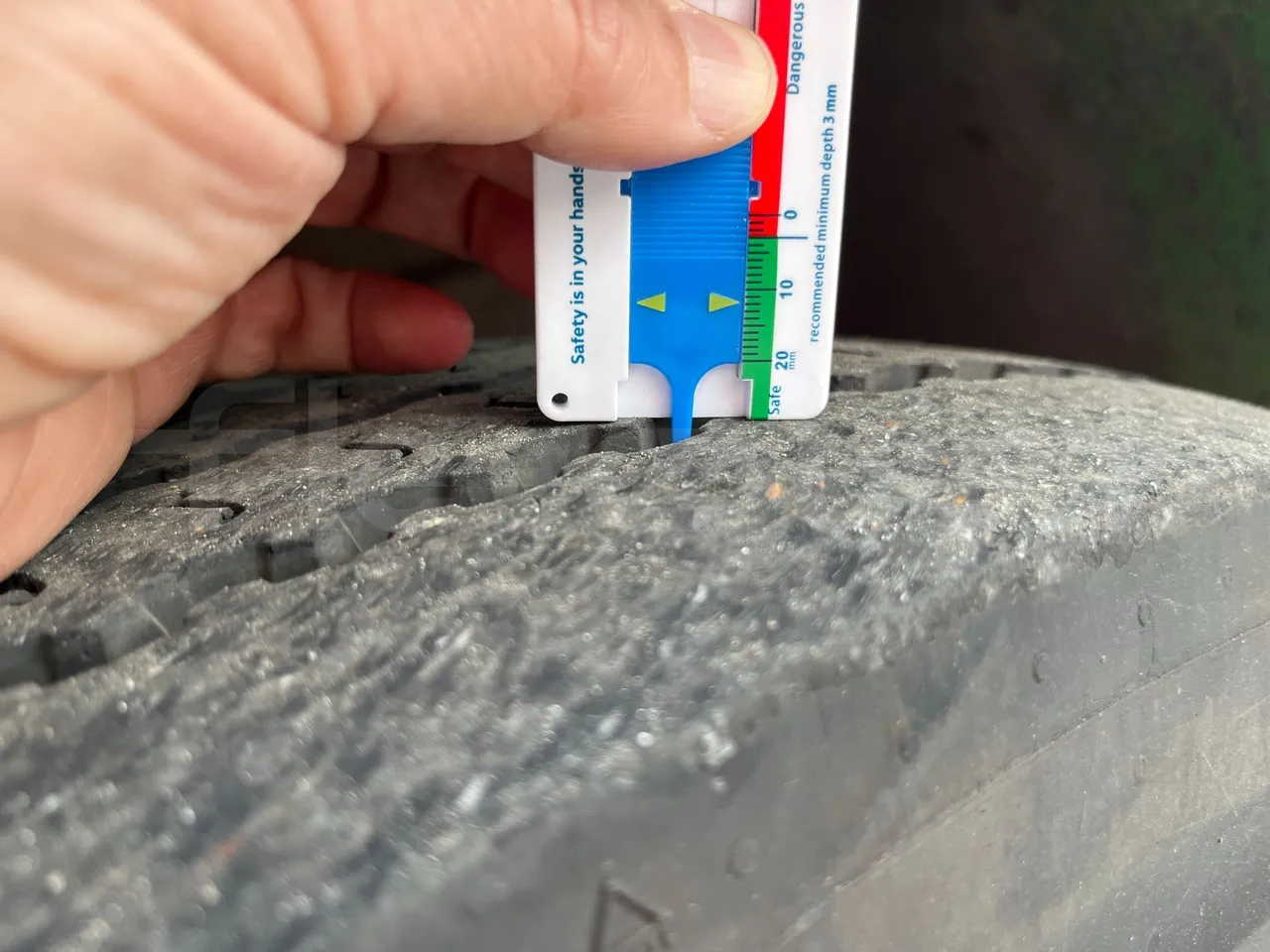 Mercedes-Benz Citaro G 0530 - Euro5 - 260kW - 17.940mt - tread condition third axle tires right