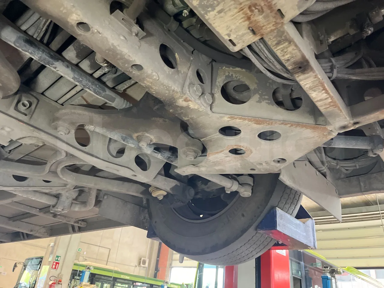 Mercedes-Benz Citaro G 0530 - Euro5 - 260kW - 17.940mt - front axle left side
