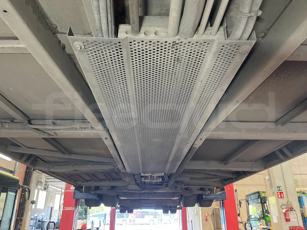 Mercedes-Benz Citaro G 0530 - Euro5 - 260kW - 17.940mt - central undercarriage photo