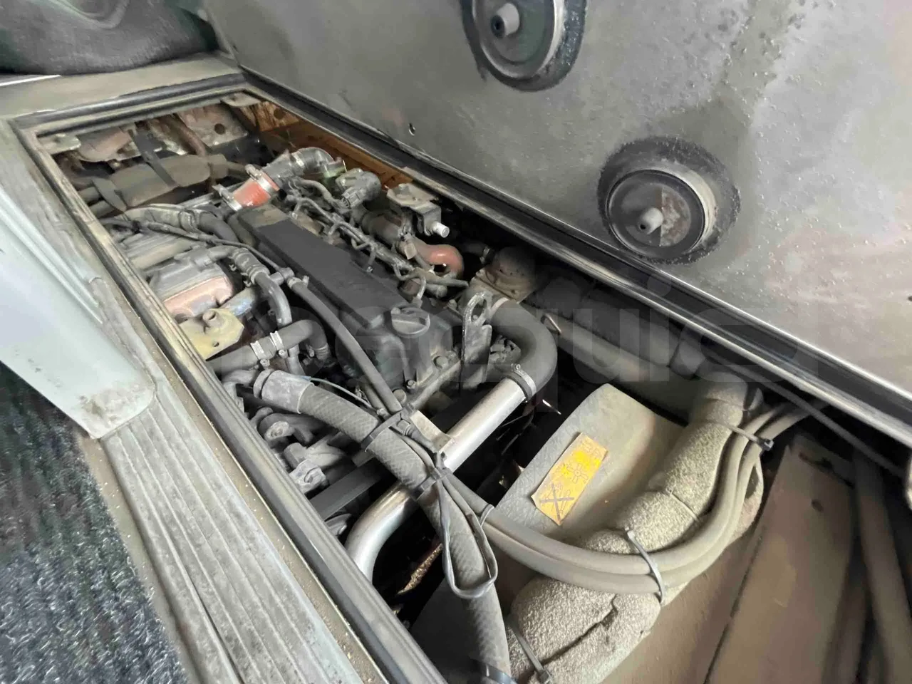 Otokar Navigo - air conditioning compressor