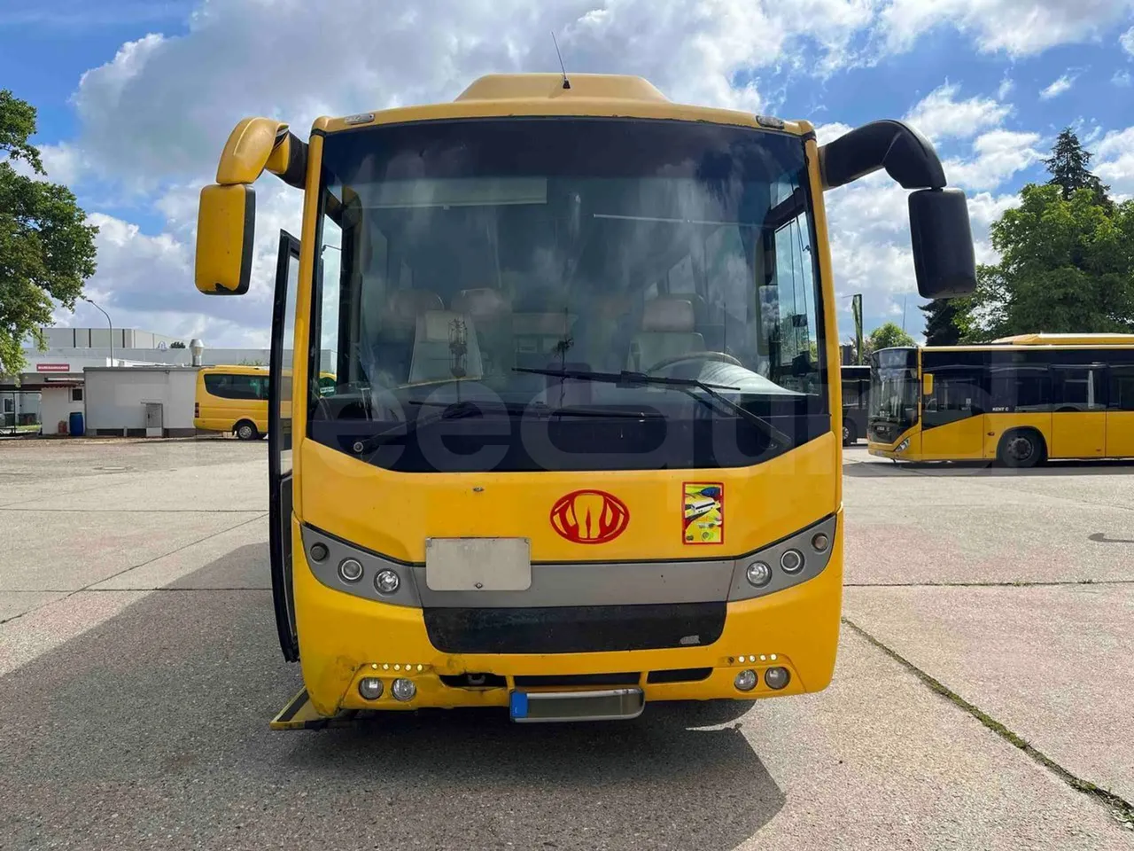 Otokar Navigo - front photo