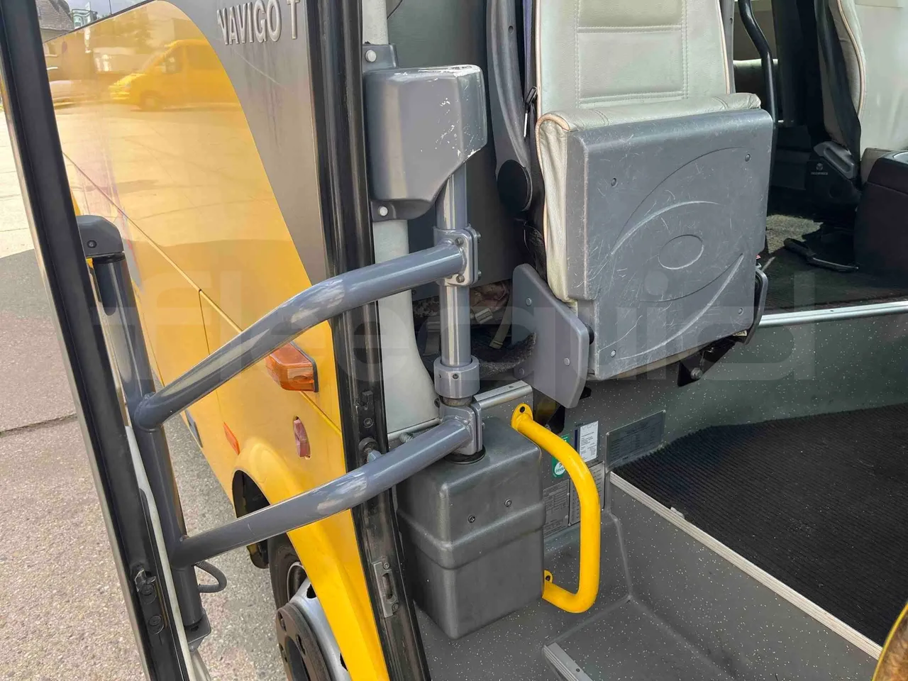Otokar Navigo - handrails photo