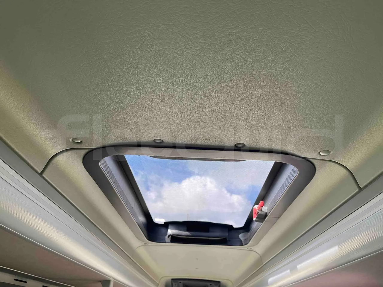 Otokar Navigo - roof hatch 1