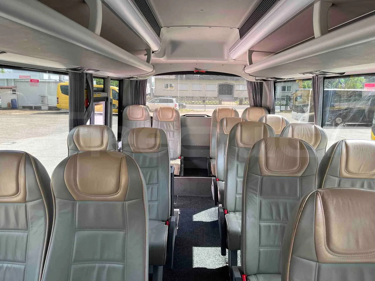 Otokar Navigo - reverse view middle aisle