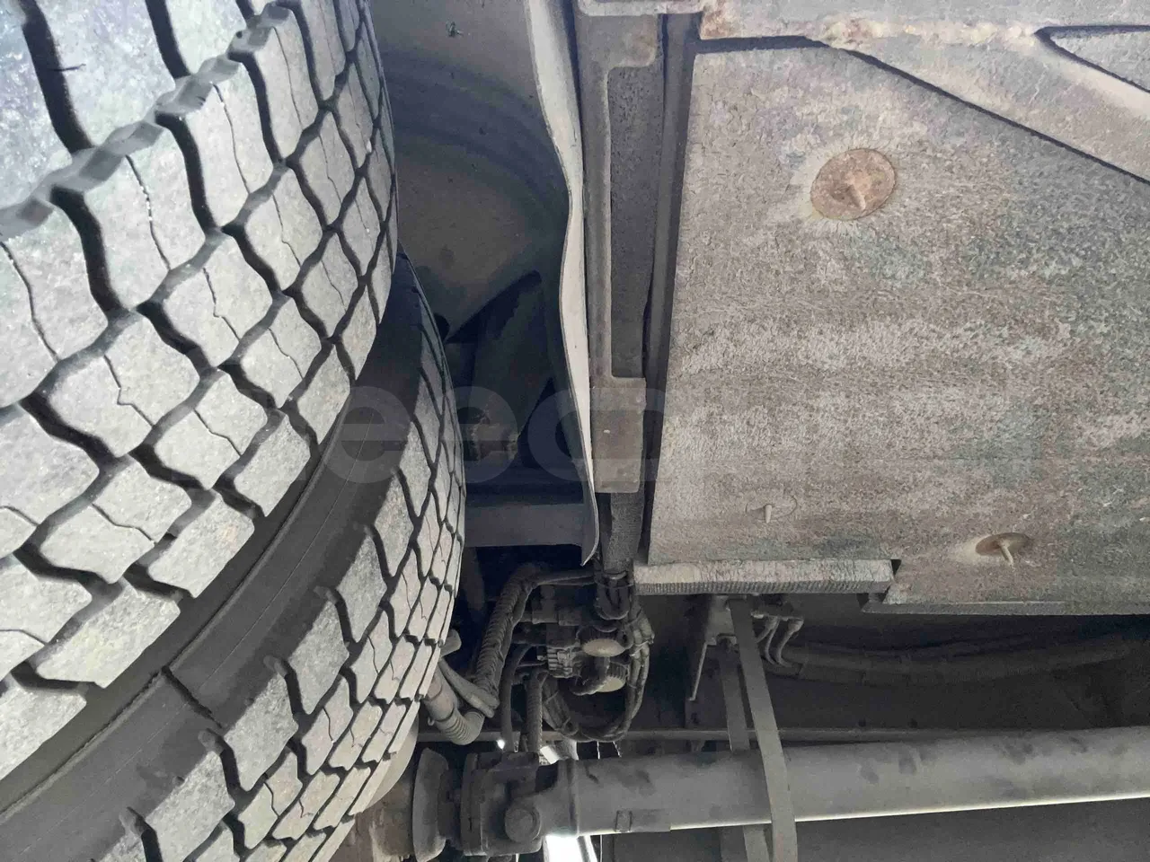 Otokar Navigo - axel 3 shock absorbers 1 right