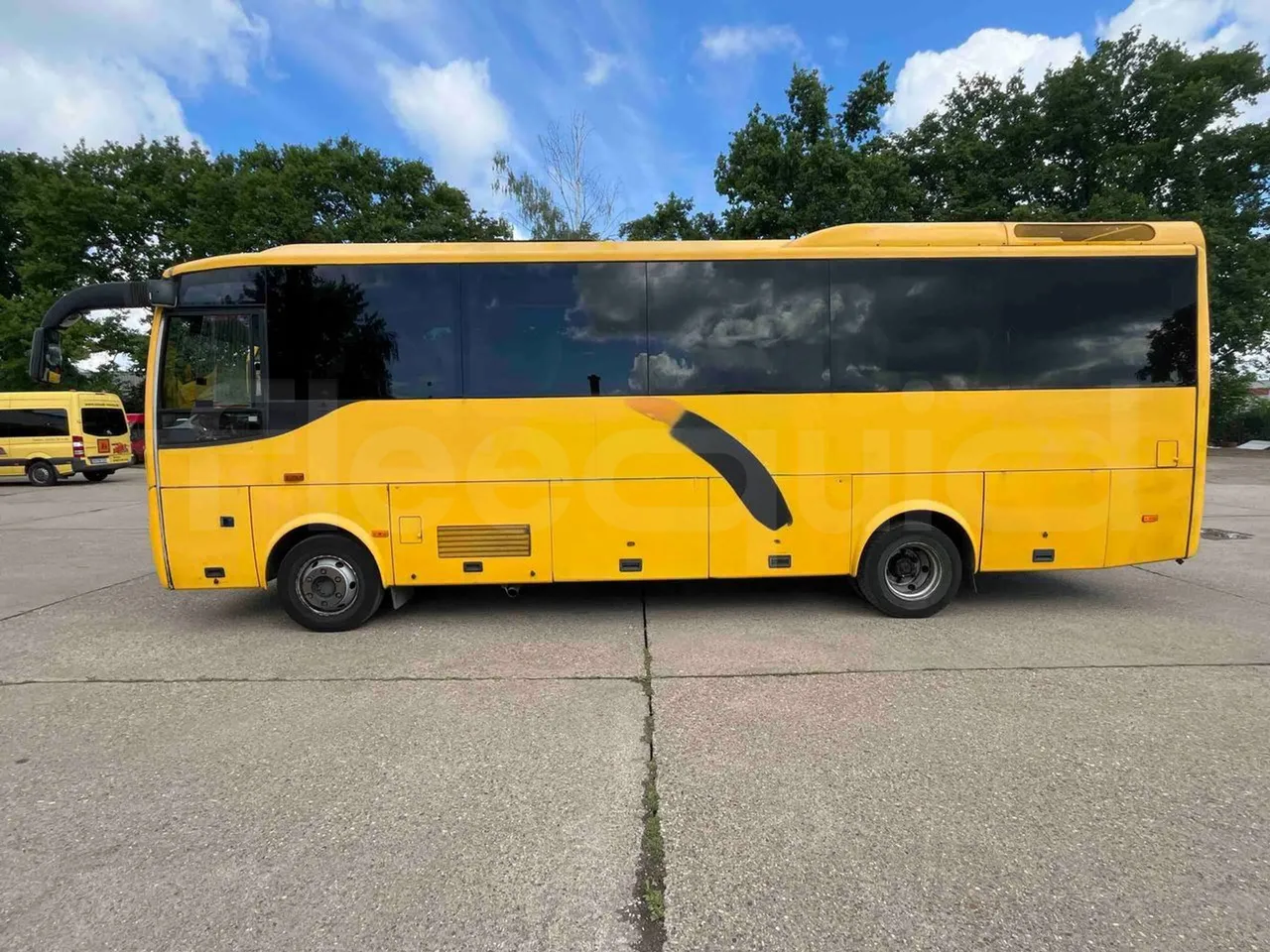 Otokar Navigo - left side photo