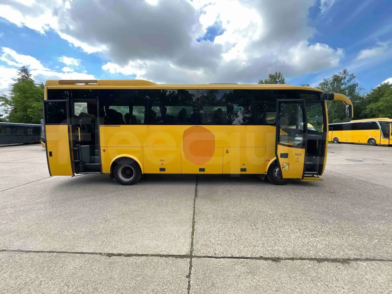 Otokar Navigo - right side doors open