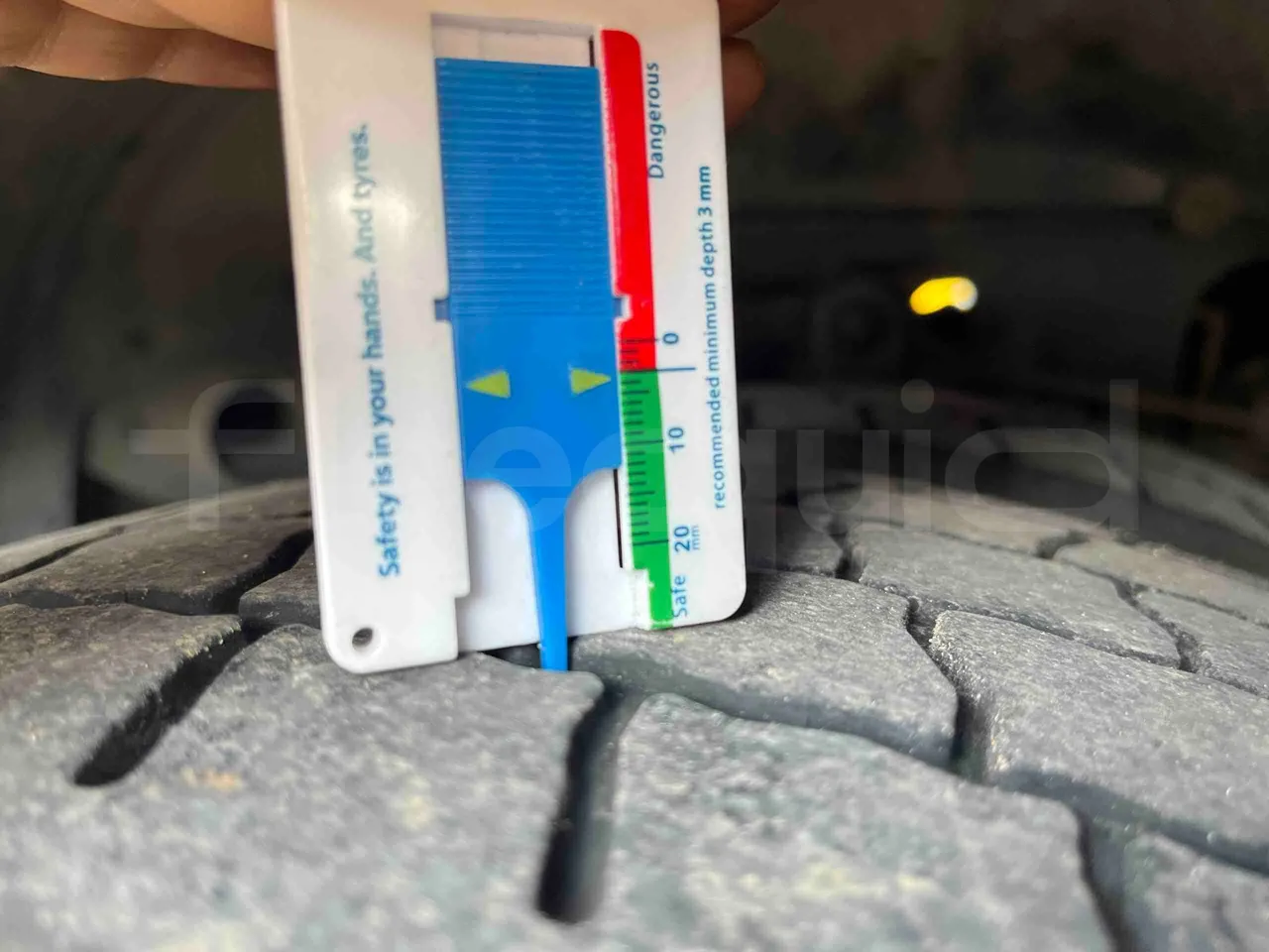 Otokar Navigo - rear left tire photo