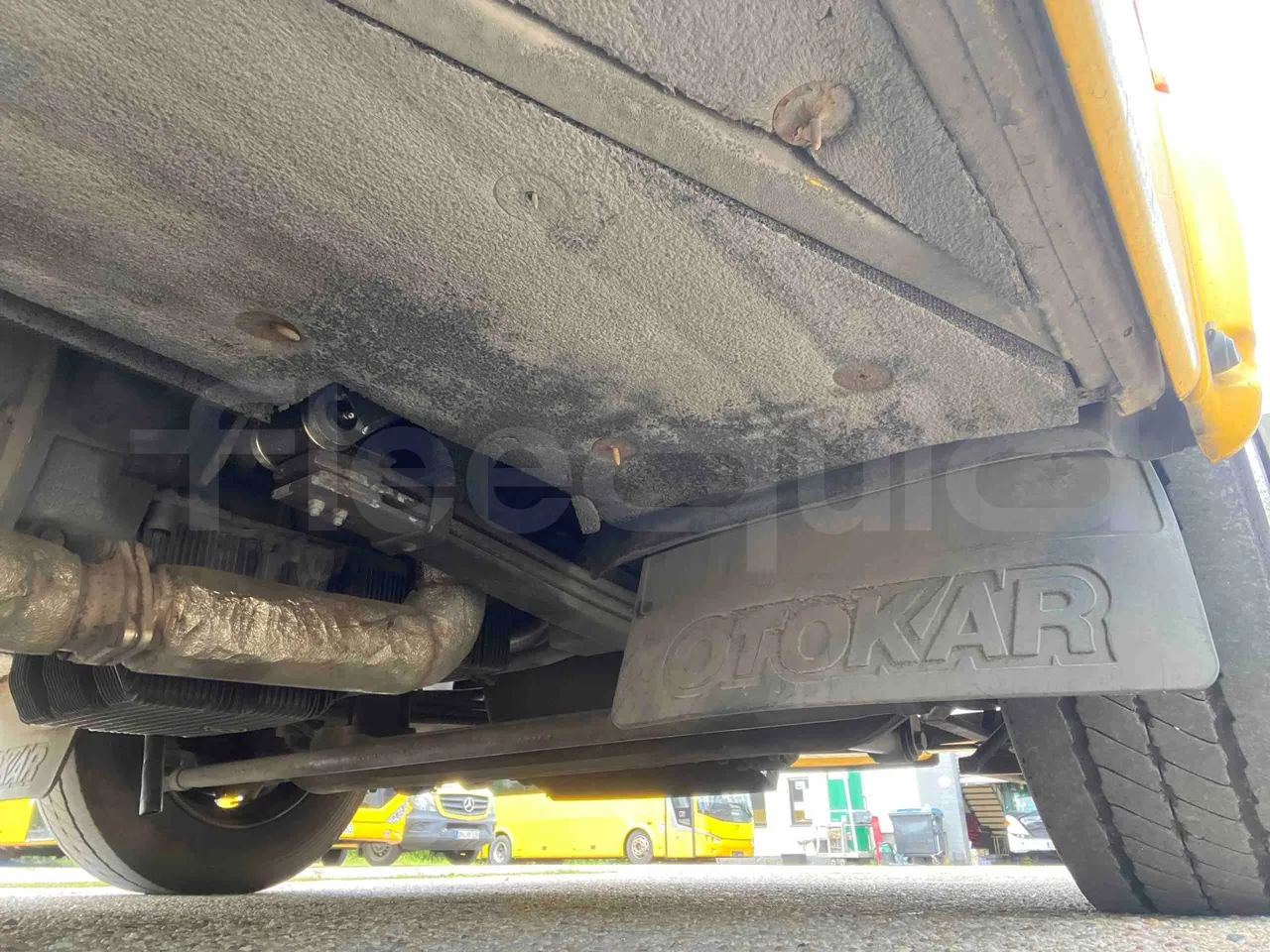 Otokar Navigo - front axle right side