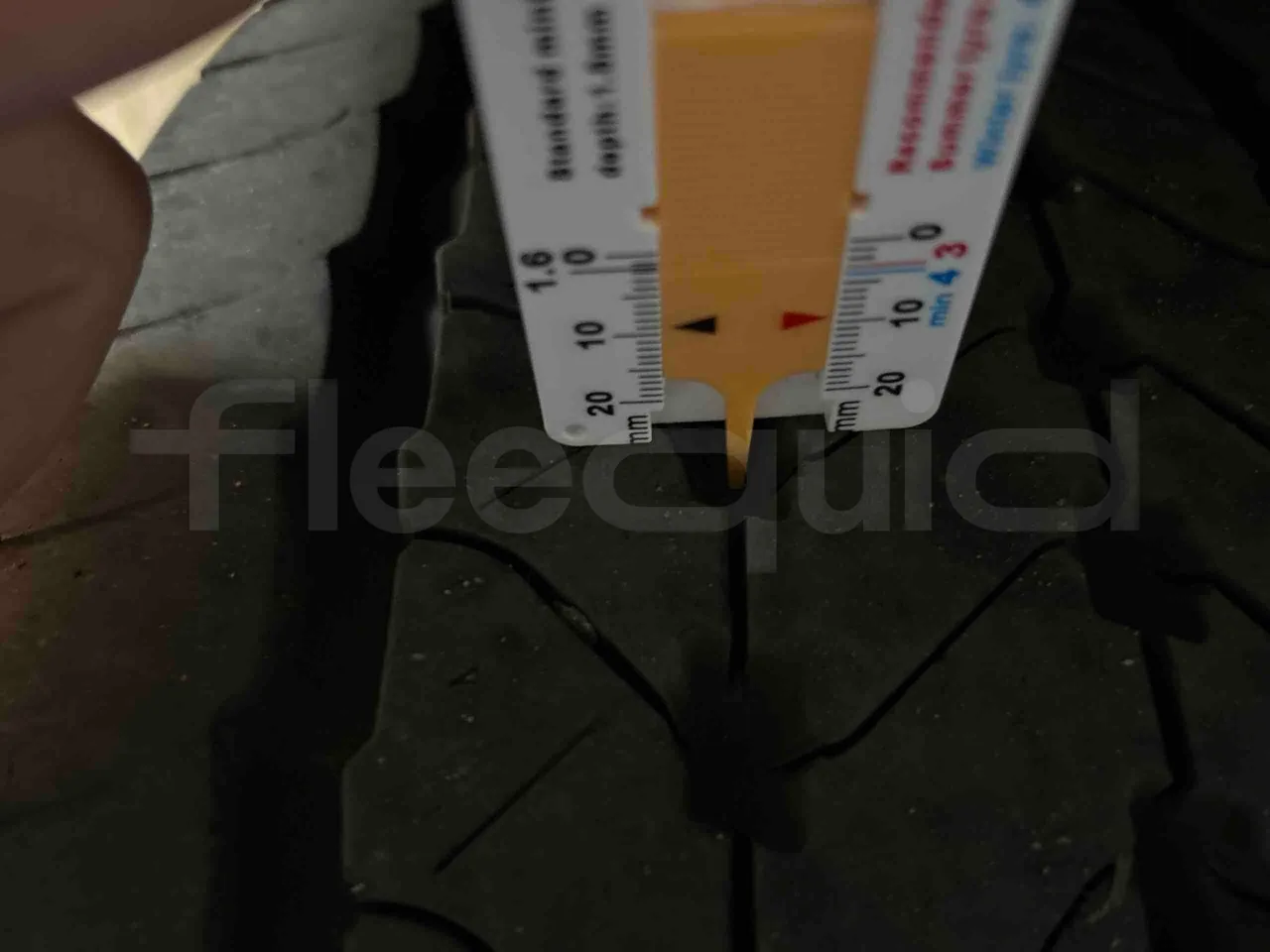 Otokar Vectio 250LE - Euro 5 - 184 kW  - 9,165 mt - tread condition front tires right