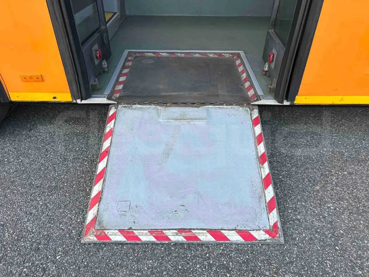 Otokar Vectio 250LE - Euro 5 - 184 kW  - 9,165 mt - platform open photo