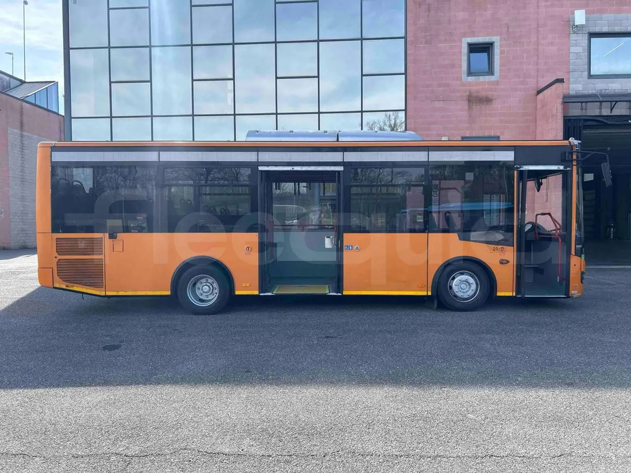 Otokar Vectio 250LE - Euro 5 - 184 kW  - 9,165 mt - right side doors open