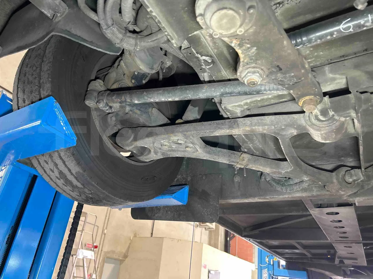 Otokar Vectio 250LE - Euro 5 - 184 kW  - 9,165 mt - front axle right side