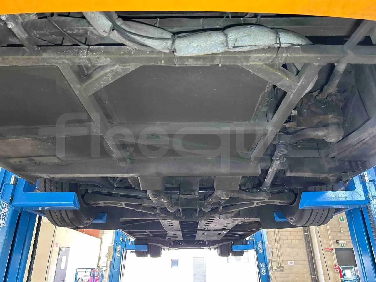 Otokar Vectio 250LE - Euro 5 - 184 kW  - 9,165 mt - front undercarriage from front