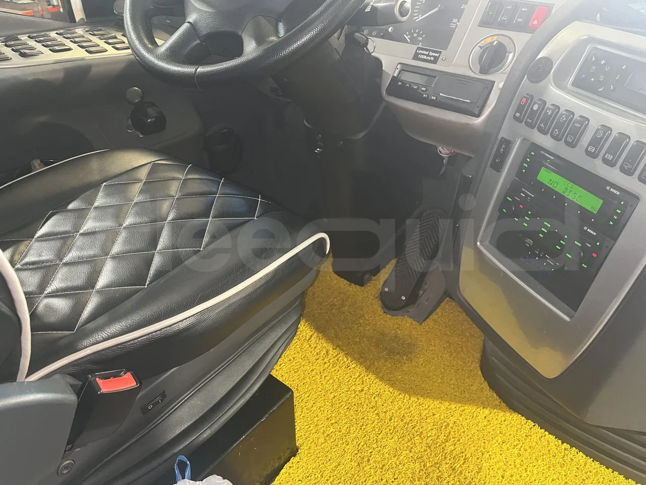 Irizar i6 - Onboard Device 3 Left Side