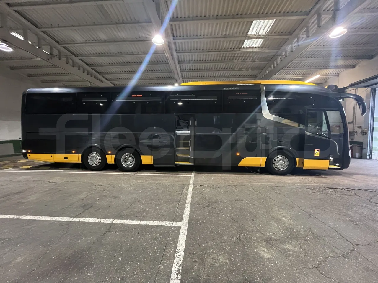 Irizar i6 - Right Side Doors Open