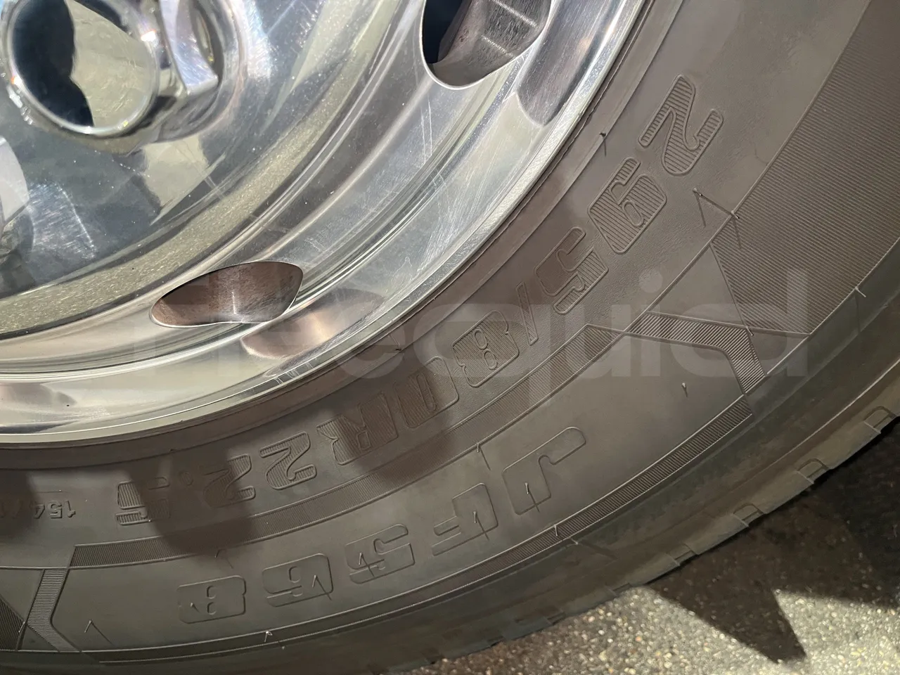 Irizar i6 - Third Axle Left Side: Tyre Size