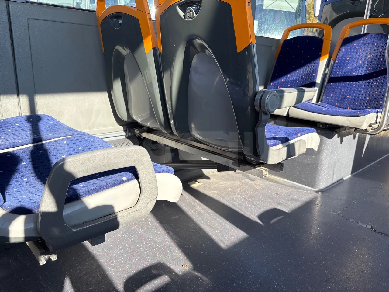 Mercedes-Benz Citaro 628 02 - Euro6 - 220kW - 12.135mt - armrest detail photo