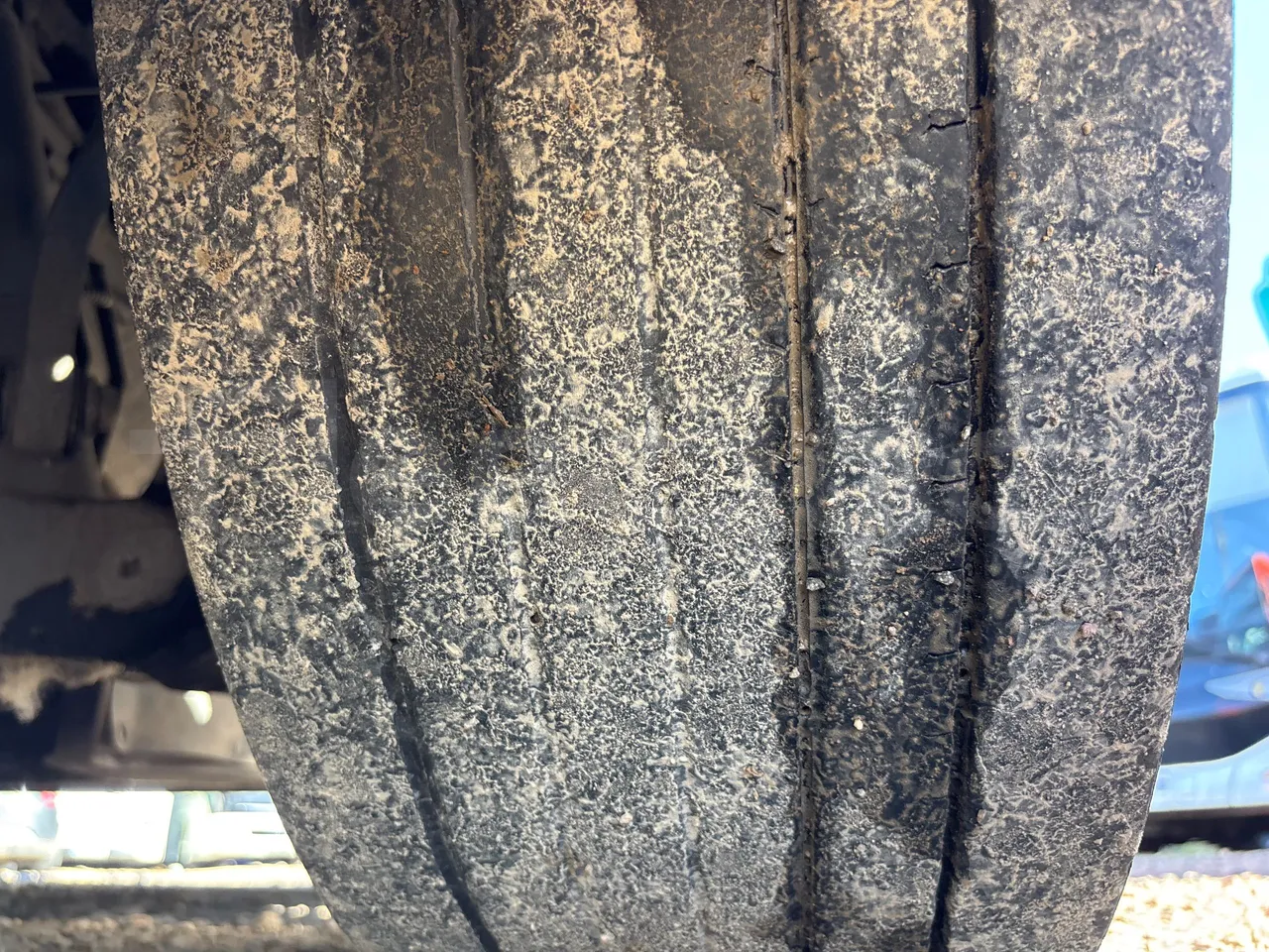 Mercedes-Benz Citaro 628 02 - Euro6 - 220kW - 12.135mt - tread condition front tires right