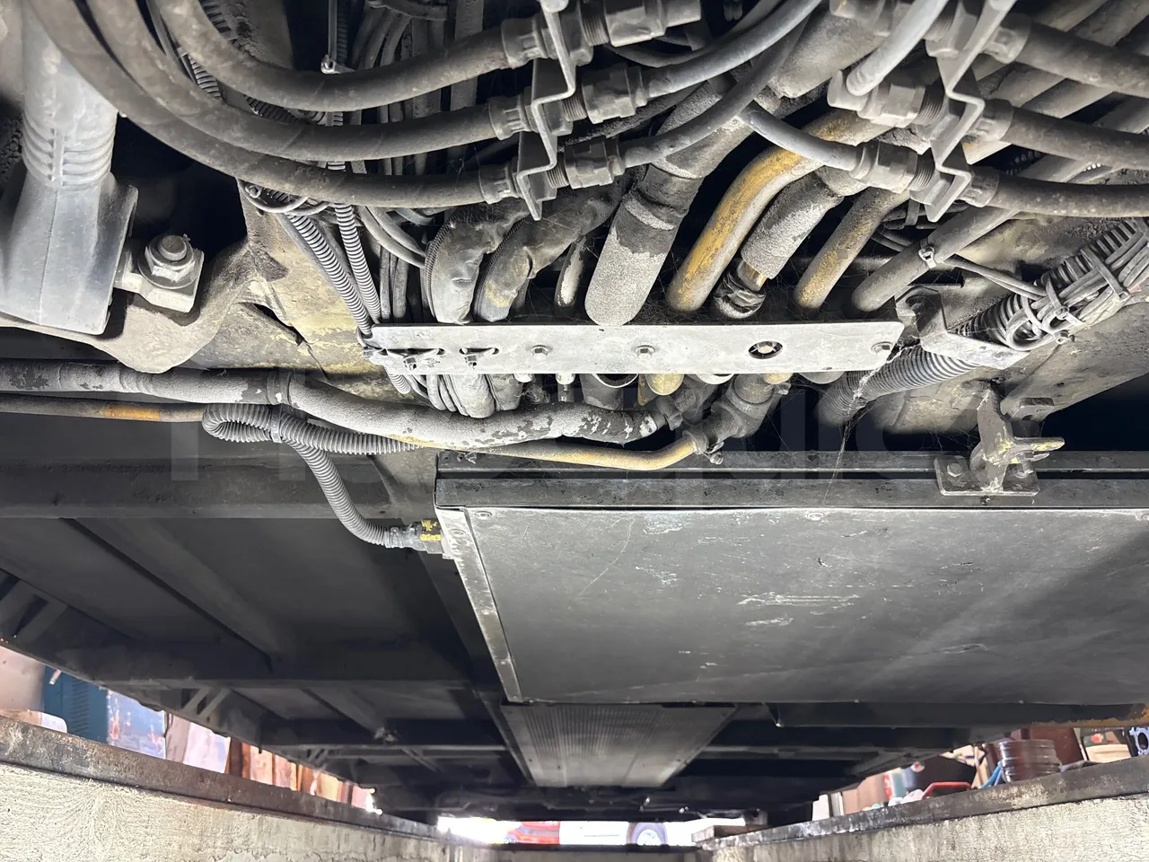 Mercedes-Benz Citaro 628 02 - Euro6 - 220kW - 12.135mt - central undercarriage photo